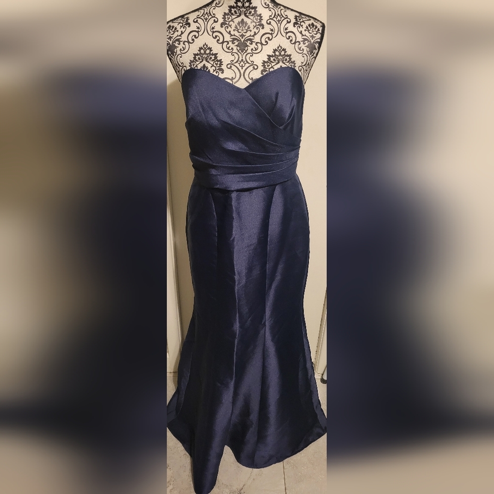 David's Bridal Structured Mikado Strapless Sweetheart Neckline Long‎ Dress Sz 8